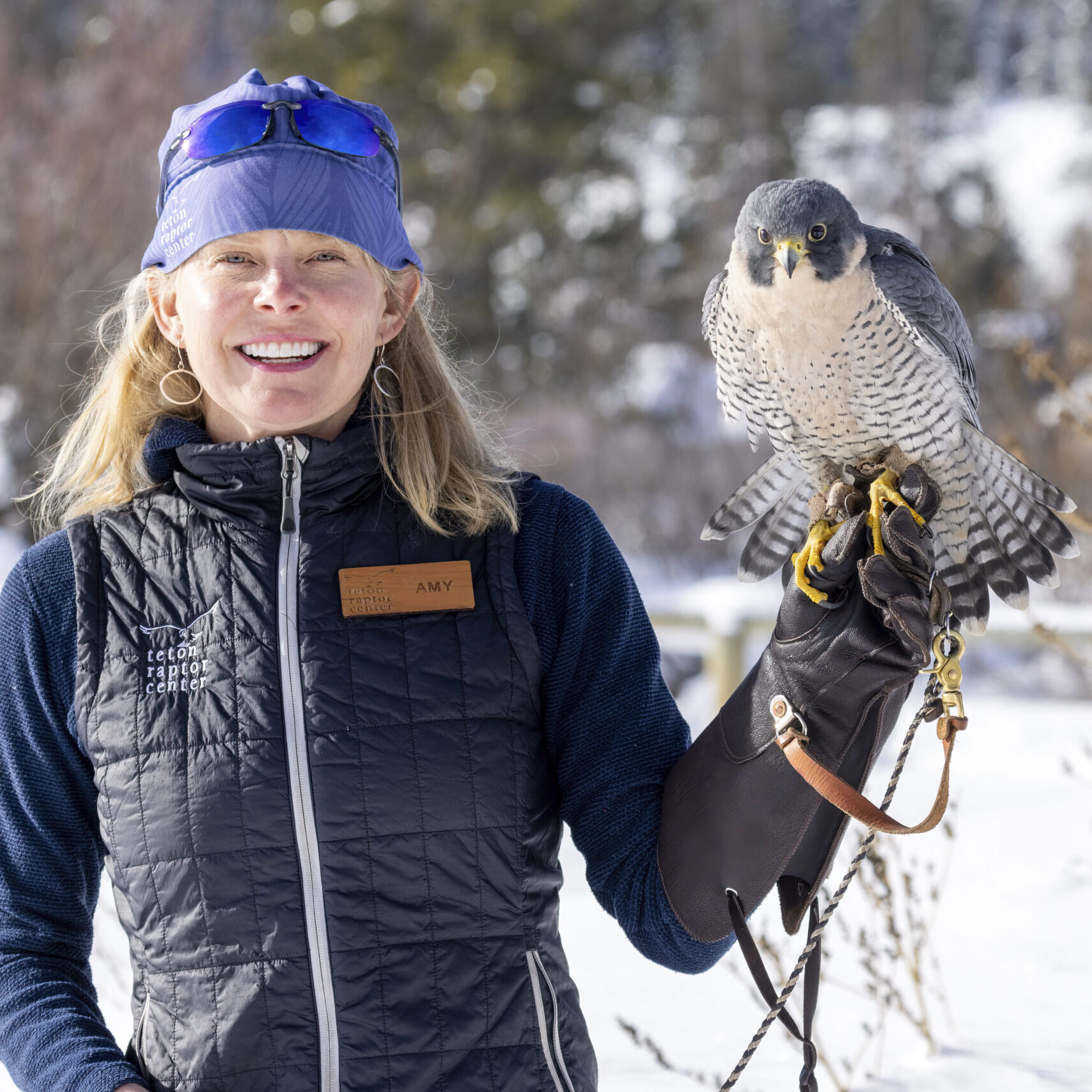 Amy McCarthy headshot w bird